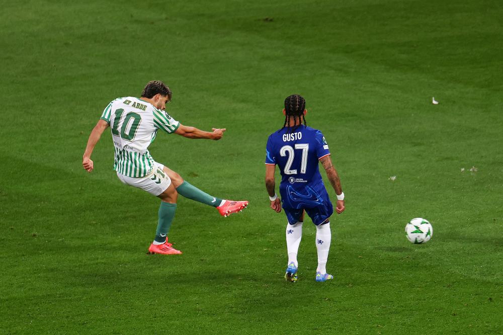 詹：现在的身体状态还不是很好；施洛特贝克整天说“废话”