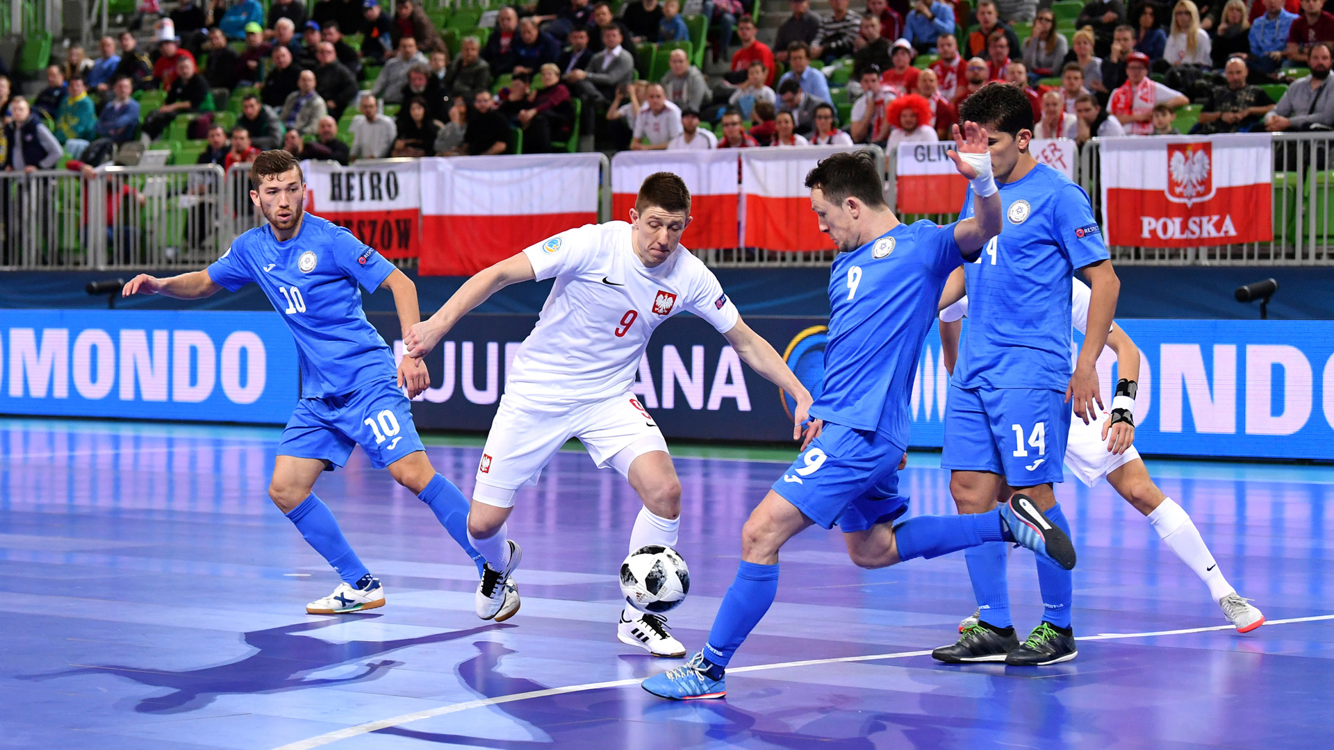 多特蒙德球迷挂横幅，反对海外比赛并攻击西甲高层